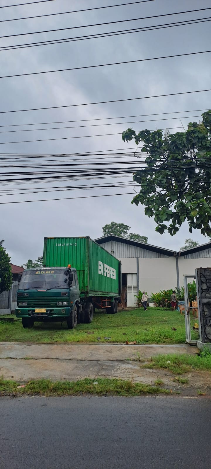 Furniwell production location and export container